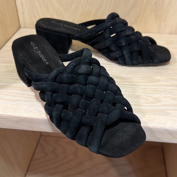 Black suede sandals with low heel - Picture 2 of 5